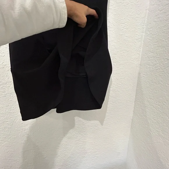 📚DROP⬇️ BCBGMAXAZRIA • Alyn Black
Fringe Trim Flounce Hem
Cocktail Dress • S - Picture 6 of 9